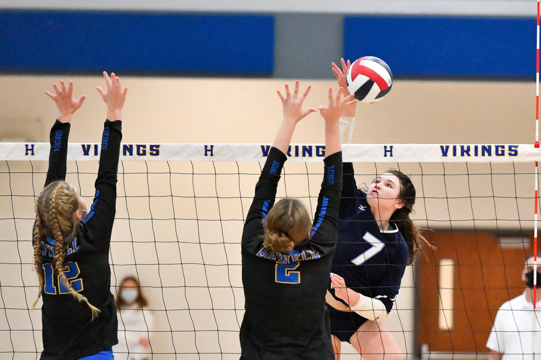 10/31/20 - Girls Volleyball - C5 quarter - Francis Howell vs St. Dominic